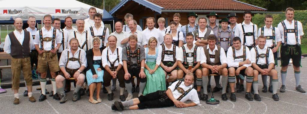 Dirndl &amp; Lederhosenturnier